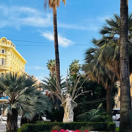 Le Petit Nid - Air Conditioning - A Few Steps From Casino And Ariston Apartment *